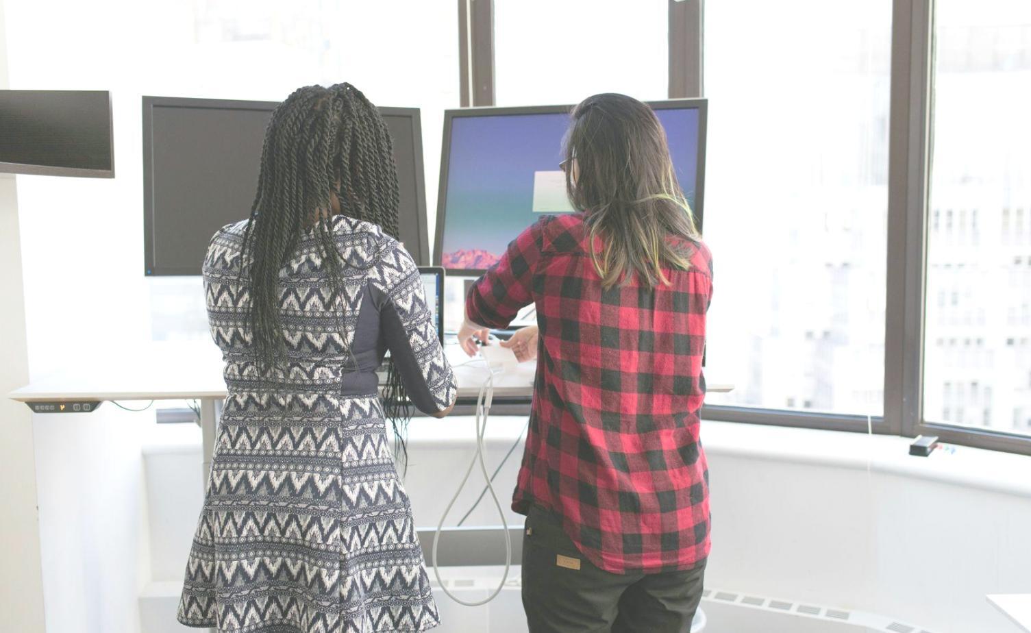 Collaborative learning environment for financial research education